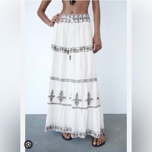 Zara Embroidered midi Skirt Women’s